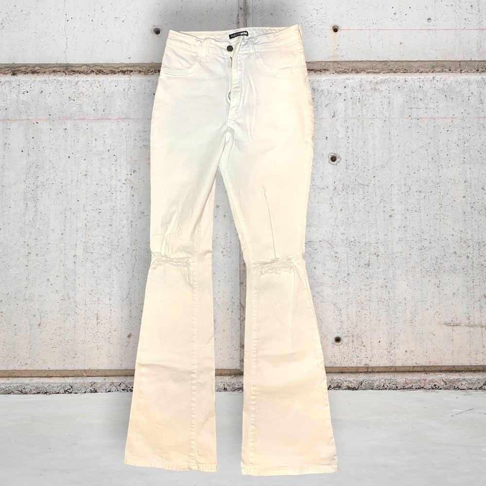 Fashion Nova white flare jean - Picture 3 of 6